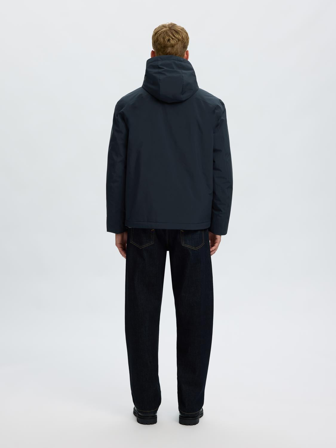 model_shot-back